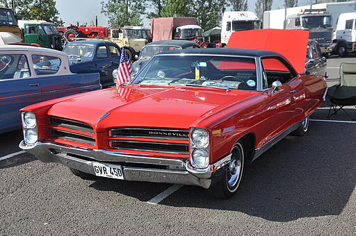 Click image for larger version

Name:	Pontiac Bonneville  .JPG
Views:	0
Size:	5.94 MB
ID:	78026